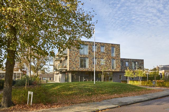 Gebouw in de herfstkleuren